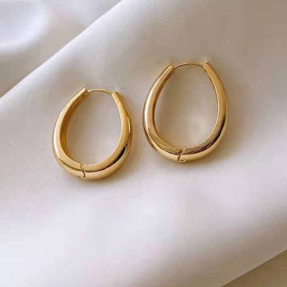 NWT 18k GOLD PLATED EARRINGS - Picture 2 of 7